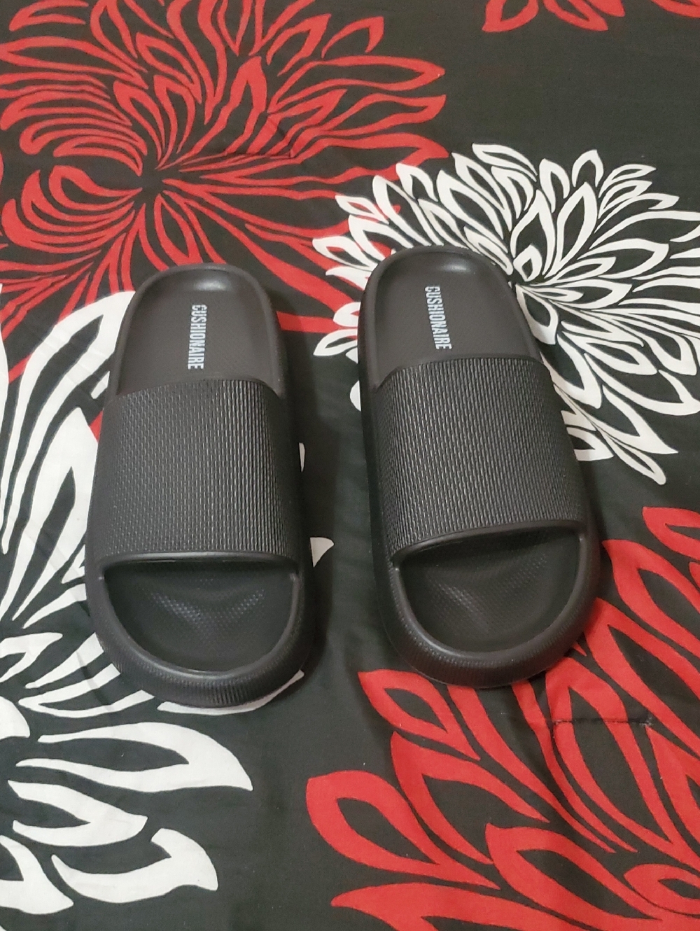 Cushionaire Women's Black Slide Sandals Size 9